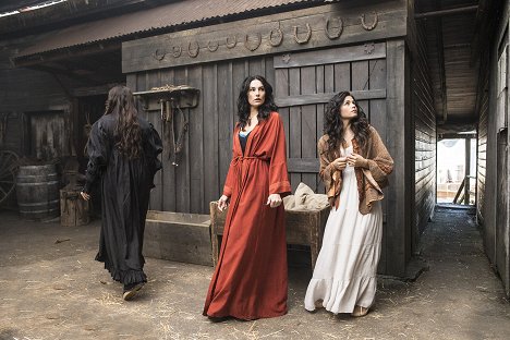 Mädchen Amick, Jenna Dewan - Witches of East End - Poe Way Out - Do filme