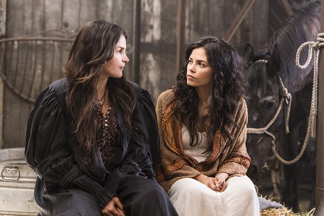 Julia Ormond, Mädchen Amick - Witches of East End - Poe Way Out - Photos