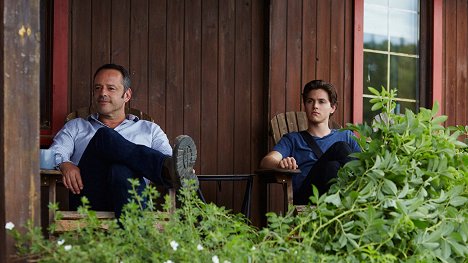 Gil Bellows, Tyler Young - Eyewitness - They Lied - Filmfotos