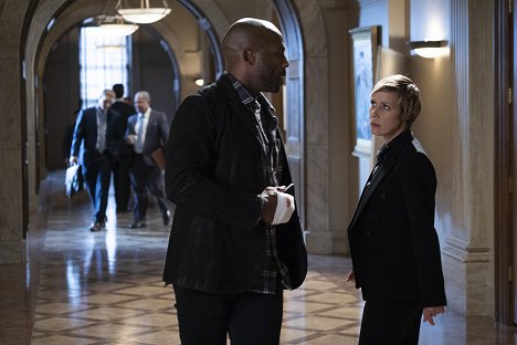 Billy Brown, Liza Weil - How to Get Away with Murder - Don't Go Dark on Me - Photos