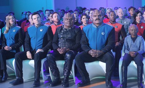 Adrianne Palicki, Seth MacFarlane, Scott Grimes, Chad L. Coleman, Peter Macon, J. Lee, Jessica Szohr - The Orville - Šťastný refrén - Z filmu