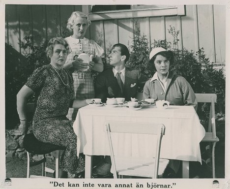 Stina Hedberg, Marie-Louise Sorbon, Lauritz Falk, Isa Quensel - Flickorna på Uppåkra - Lobby Cards