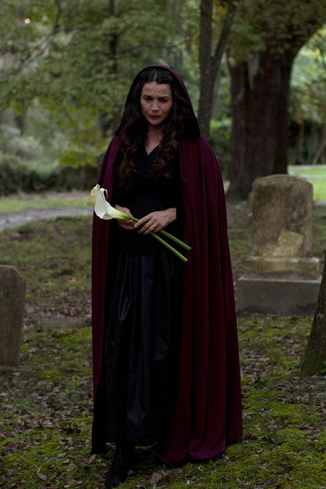 Julia Ormond - Witches of East End - Pilot - Kuvat elokuvasta