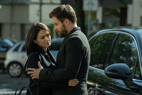 Nazanin Boniadi, Ken Duken - Counterpart - No Strings Attached - De la película