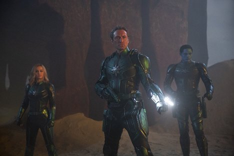 Brie Larson, Jude Law, Algenis Perez Soto - Captain Marvel - Filmfotos