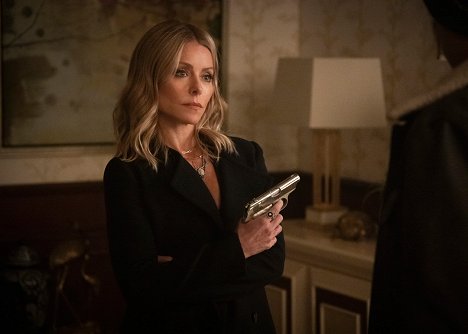 Kelly Ripa - Riverdale - Chapter Forty-Six: The Red Dahlia - Photos
