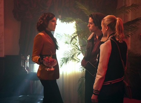 Brittany Willacy, Cole Sprouse, Lili Reinhart - Riverdale - Chapter Forty-Six: The Red Dahlia - Photos