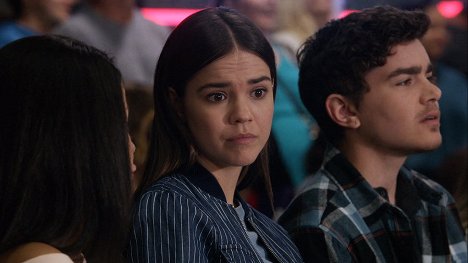 Maia Mitchell, Elliot Fletcher - The Fosters - Contact - Photos