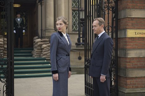 Hermione Corfield, Steven Mackintosh - The Halcyon - Der verschwundene Revolver - Filmfotos