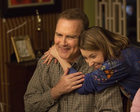 Norm MacDonald, Eden Sher - The Middle - Guess Who's Coming to Frozen Dinner - Photos