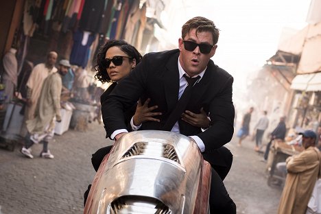 Tessa Thompson, Chris Hemsworth - Men in Black - Sötét zsaruk a Föld körül - Filmfotók