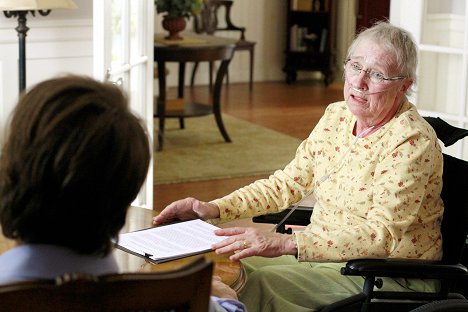 Kathryn Joosten - Desperate Housewives - Finishing the Hat - Photos