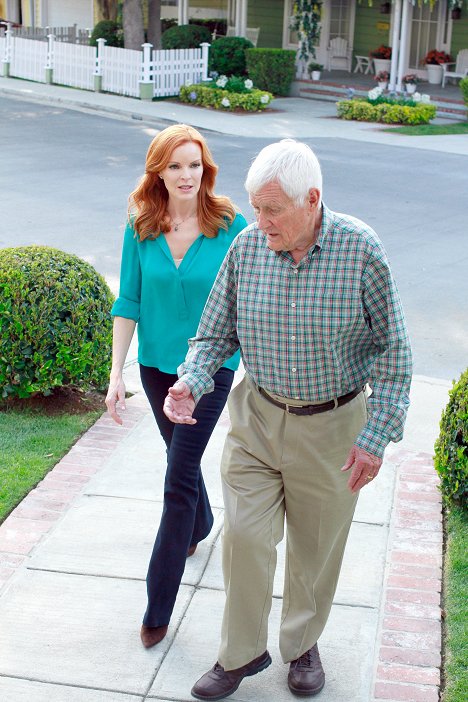 Marcia Cross, Orson Bean - Desperate Housewives - Finishing the Hat - Photos