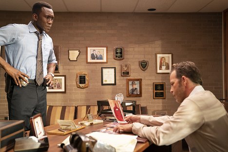 Mahershala Ali, Stephen Dorff - True Detective - If You Have Ghosts - Photos