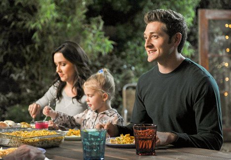 Lucas Neff - Raising Hope - Was kochst du? - Filmfotos