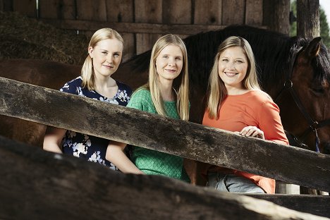 Sari Mäkelä, Kia Moisander, Karoliina Rissanen - Kandit - Promóció fotók