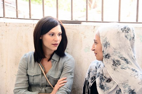 Claire Danes, Clara Khoury - Ve jménu vlasti - Zpátky v Bejrútu - Z filmu