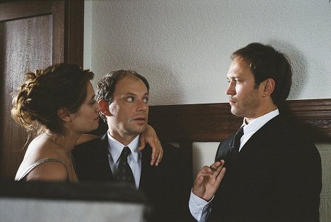 Emmanuelle Devos, Denis Podalydès, Vincent Perez - Bienvenue en Suisse - Kuvat elokuvasta