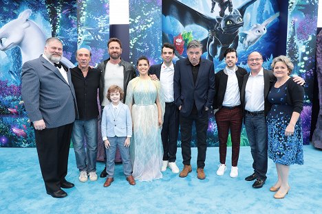 World premiere of "How to Train Your Dragon: The Hidden World" at the Regency Village Theatre on Saturday, Feb. 9, 2019, in Los Angeles - Dean DeBlois, F. Murray Abraham, Gerard Butler, America Ferrera, Jay Baruchel, Craig Ferguson, Christopher Mintz-Plasse, Bradford Lewis, Bonnie Arnold - Jak vycvičit draka 3 - Z akcí