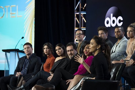 The cast and executive producers of ABC’s “Grand Hotel” addressed the press at the 2019 TCA Winter Press Tour, at The Langham Huntington, in Pasadena, California - Denyse Tontz, Roselyn Sanchez, Demián Bichir, Wendy Raquel Robinson, Chris Warren Jr., Anne Winters - Grand Hotel - De eventos