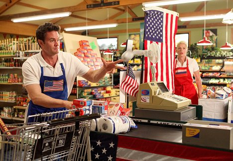 Garret Dillahunt, Brigitte Nielsen - Raising Hope - Road to Natesville - Photos