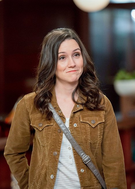 Shannon Woodward - Nevelésből elégséges - The One Where They Get High - Filmfotók