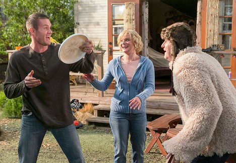 Garret Dillahunt, Martha Plimpton, Michael Rapaport - Raising Hope - Man's Best Friend - Photos