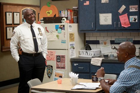 Andre Braugher - Brooklyn Nine-Nine - Kummerbund - Filmfotos