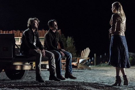 Michael Vlamis, Nathan Parsons, Lily Cowles - Roswell: New Mexico - Where Have All the Cowboys Gone - Filmfotók