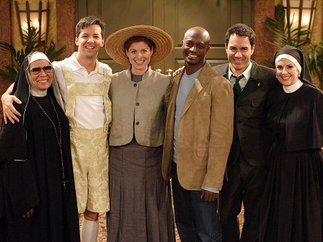 Shelley Morrison, Sean Hayes, Debra Messing, Taye Diggs, Eric McCormack, Megan Mullally - Will i Grace - Von Trapped - Promo