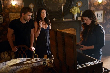 Christian Cooke, Mädchen Amick, Julia Ormond - Witches of East End - Smells Like King Spirit - Photos