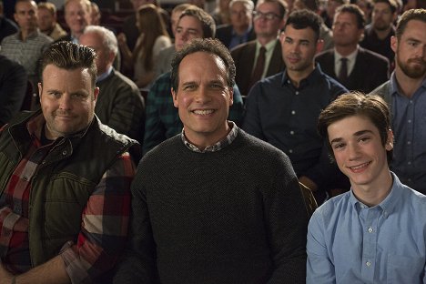 Adam Bartley, Diedrich Bader, Daniel DiMaggio - American Housewife - Disconnected - Van de set