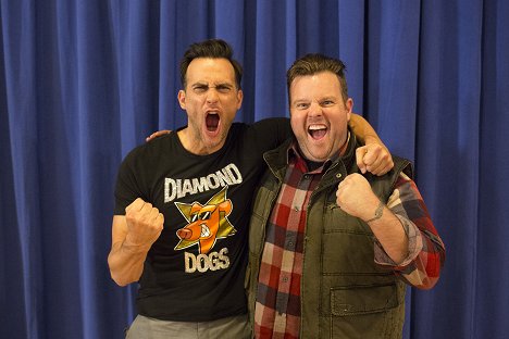 Cheyenne Jackson, Adam Bartley - American Housewife - Disconnected - Van de set