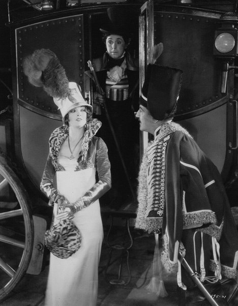 Myrna Loy, Lupino Lane - Bride of the Regiment - Kuvat elokuvasta