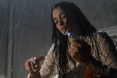 Natalie Martinez - Into the Dark - Abwärts - Filmfotos