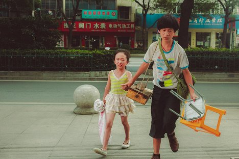 Shui Ruo, Rui Yang - Home of the Road - Van film