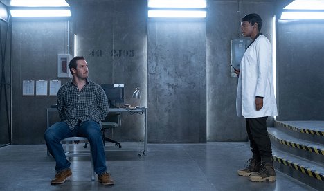 Mark-Paul Gosselaar, Caroline Chikezie - The Passage - How You Gonna Outrun the End of the World? - Film