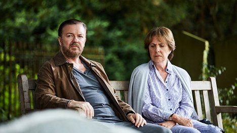 Ricky Gervais, Penelope Wilton - After Life - Kuvat elokuvasta