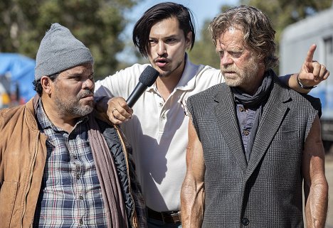 Luis Guzmán, William H. Macy - Shameless - The Hobo Games - Photos