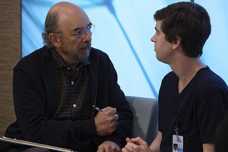 Richard Schiff, Freddie Highmore - The Good Doctor - Ein hinkender Vergleich - Filmfotos