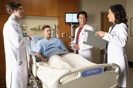 Freddie Highmore, Bryce Johnson, Will Yun Lee, Christina Chang - The Good Doctor - Carrots - Photos