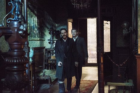 Daniel Brühl, Luke Evans - The Alienist - Psychopathia Sexualis - Photos