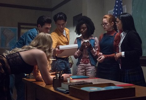 K.J. Apa, Cole Sprouse, Ashleigh Murray, Madelaine Petsch, Camila Mendes - Riverdale - Chapter Thirty-Nine: The Midnight Club - Photos