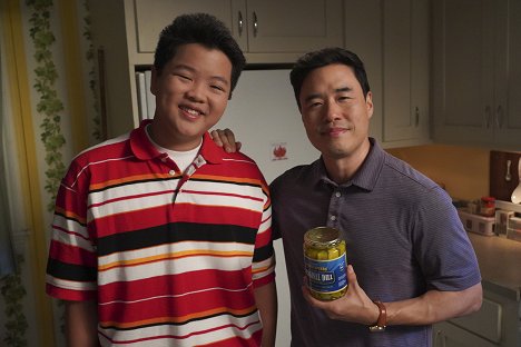 Hudson Yang, Randall Park - Huangovi v Americe - Be a Man - Z natáčení