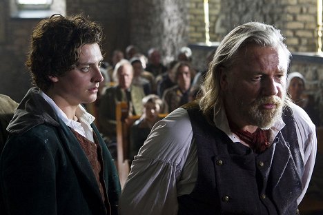 Aneurin Barnard, Ray Winstone - Moonfleet - De la película