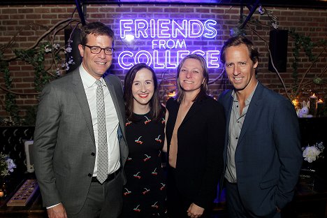 Netflix Original Series "Friends From College" Premiere, held at the AMC Loews 34th Street on Monday, June 26th, 2017, in New York, NY - Nat Faxon - Přátelé z výšky - Série 1 - Z akcií