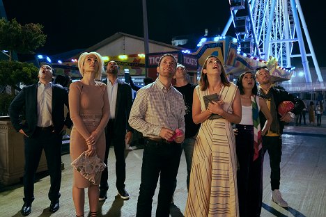 Annie Parisse, Zack Robidas, Cobie Smulders - Friends from College - The Bachelor Party - Van film