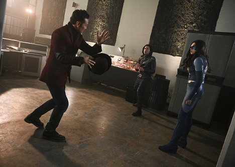 Louis Ozawa, Jesse Rath, Nicole Maines - Supergirl - What's So Funny About Truth, Justice, and the American Way? - Photos