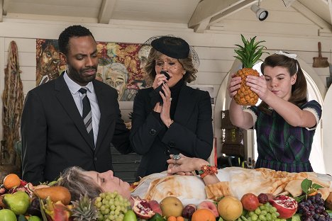 Baron Vaughn, Jane Fonda, Stacey Farber - Grace and Frankie - The Expiration Date - Photos