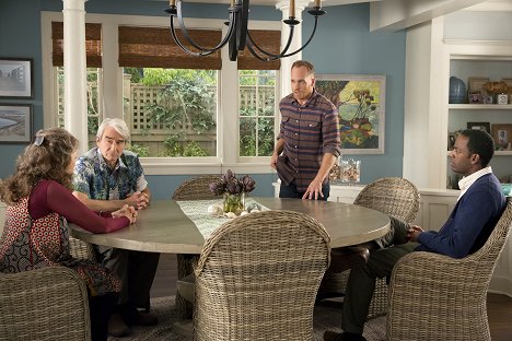 Sam Waterston, Ethan Embry, Baron Vaughn - Grace and Frankie - The Goodbyes - Photos